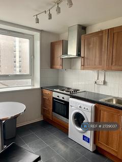 3 bedroom flat to rent, The Quarterdeck, London, E14