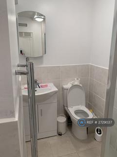 3 bedroom flat to rent, The Quarterdeck, London, E14