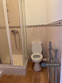Studio to rent, Langham Rd, London, N15