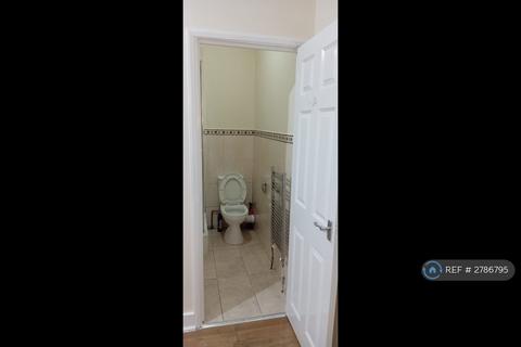 Studio to rent, Langham Rd, London, N15