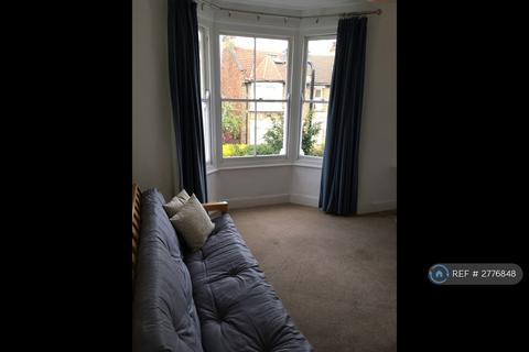 3 bedroom flat to rent, Leytonstone, London, E11