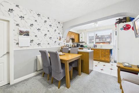 4 bedroom terraced house for sale, Kempton Road, Hull