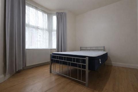 2 bedroom flat to rent, Cranbrook Park, Wood Green N22