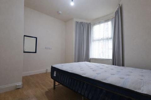2 bedroom flat to rent, Cranbrook Park, Wood Green N22
