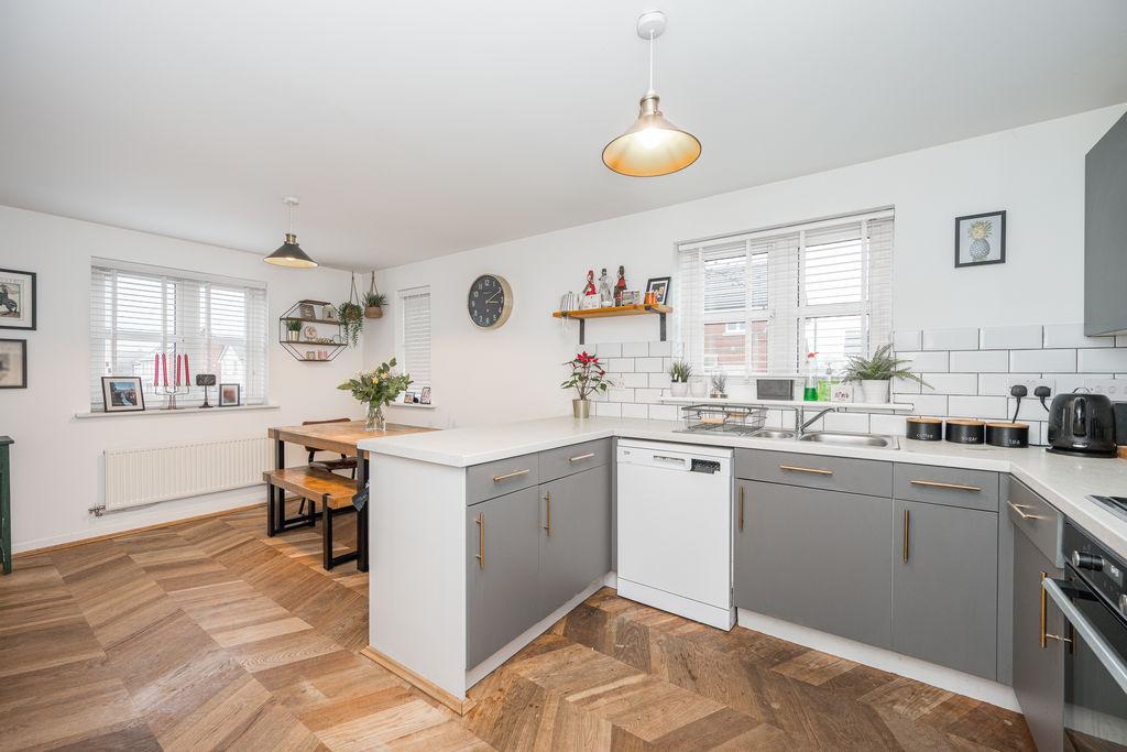 Kitchen / Dining...