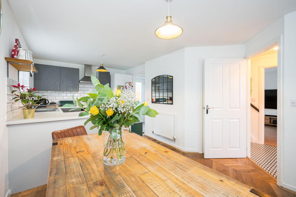 Kitchen / Dining...