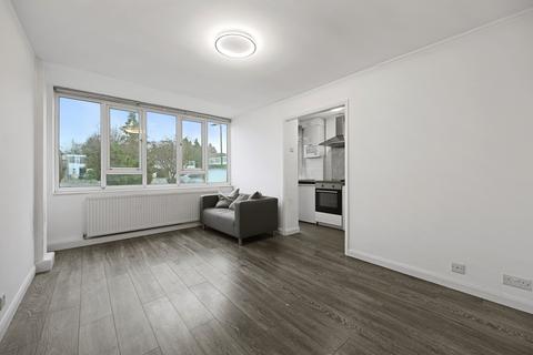 1 bedroom flat for sale, Ashbourne Court, N12
