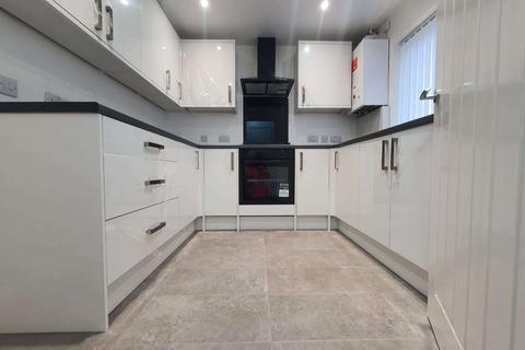 3 bedroom semi-detached house to rent, Luton LU2