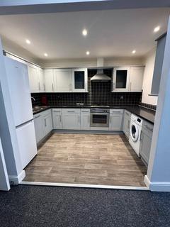 3 bedroom flat to rent, Finchley Central, London N3