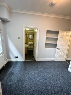 3 bedroom flat to rent, Finchley Central, London N3