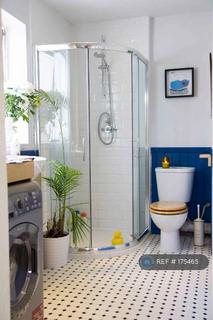 1 bedroom in a house share to rent, Alvington Crescent, London, E8