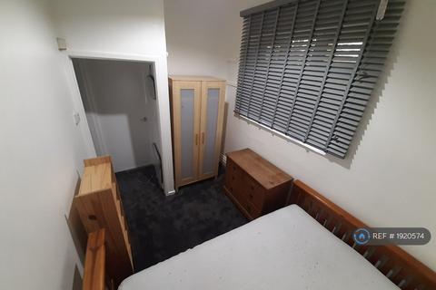 1 bedroom flat to rent, North Hill Road, Headingley, LS6