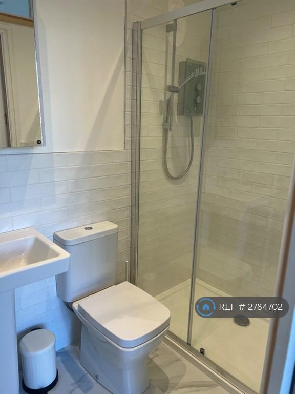 Ensuite Bathroom To Bedroom 1