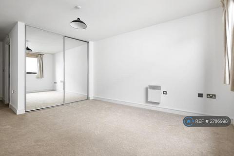2 bedroom flat to rent, Liberty House, London, E1