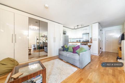 Studio to rent, St. George Wharf, London, SW8