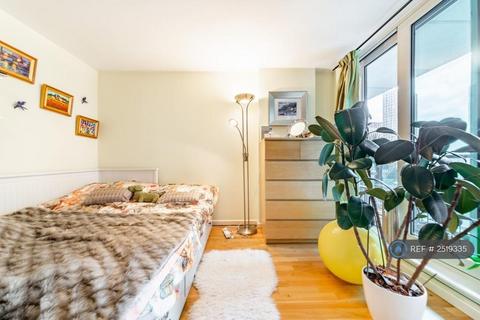 Studio to rent, St. George Wharf, London, SW8