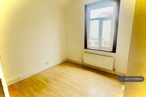 undefined, Queens Avenue, Watford, WD18