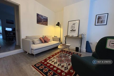 2 bedroom terraced house to rent, Hampton Court Road, Birmingham, B17