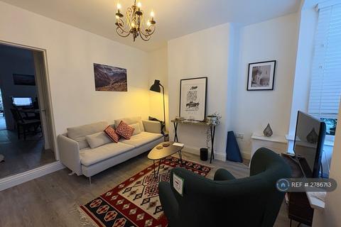 2 bedroom terraced house to rent, Hampton Court Road, Birmingham, B17