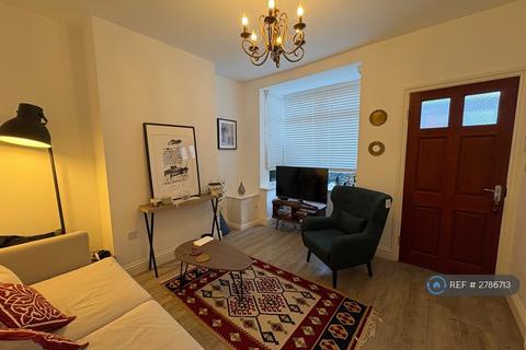 2 bedroom terraced house to rent, Hampton Court Road, Birmingham, B17