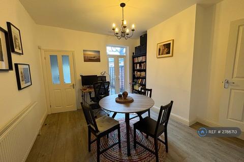 2 bedroom terraced house to rent, Hampton Court Road, Birmingham, B17