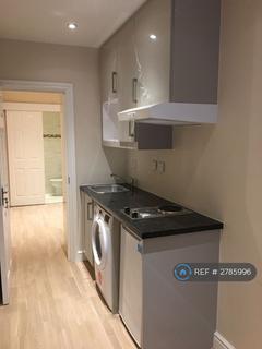 Studio to rent, Canterbury Road, Harrow, HA1