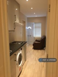 Studio to rent, Canterbury Road, Harrow, HA1