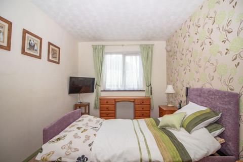 2 bedroom flat for sale, Christyne Court, Stakes Road, Purbrook, PO7 5XT