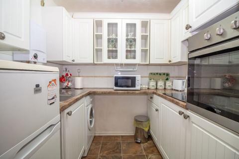 2 bedroom flat for sale, Christyne Court, Stakes Road, Purbrook, PO7 5XT