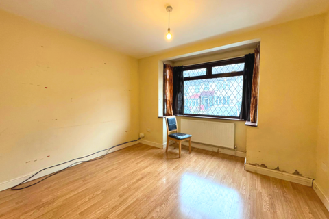 3 bedroom semi-detached house to rent, Newton Road, Wembley
