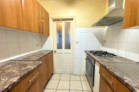 3 bedroom semi-detached house to rent, Newton Road, Wembley