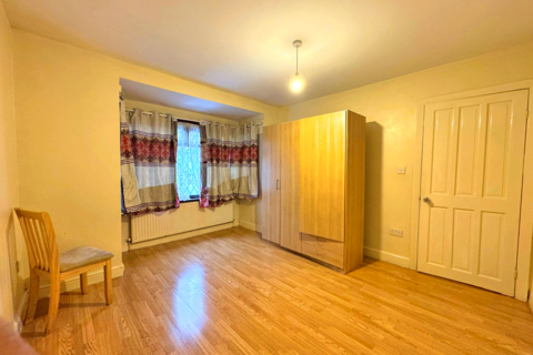 3 bedroom semi-detached house to rent, Newton Road, Wembley
