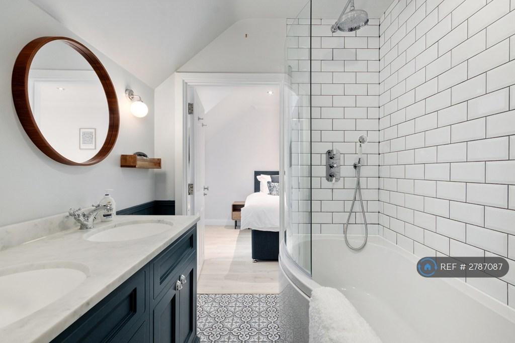 Ensuite Bathroom To Master Bedroom