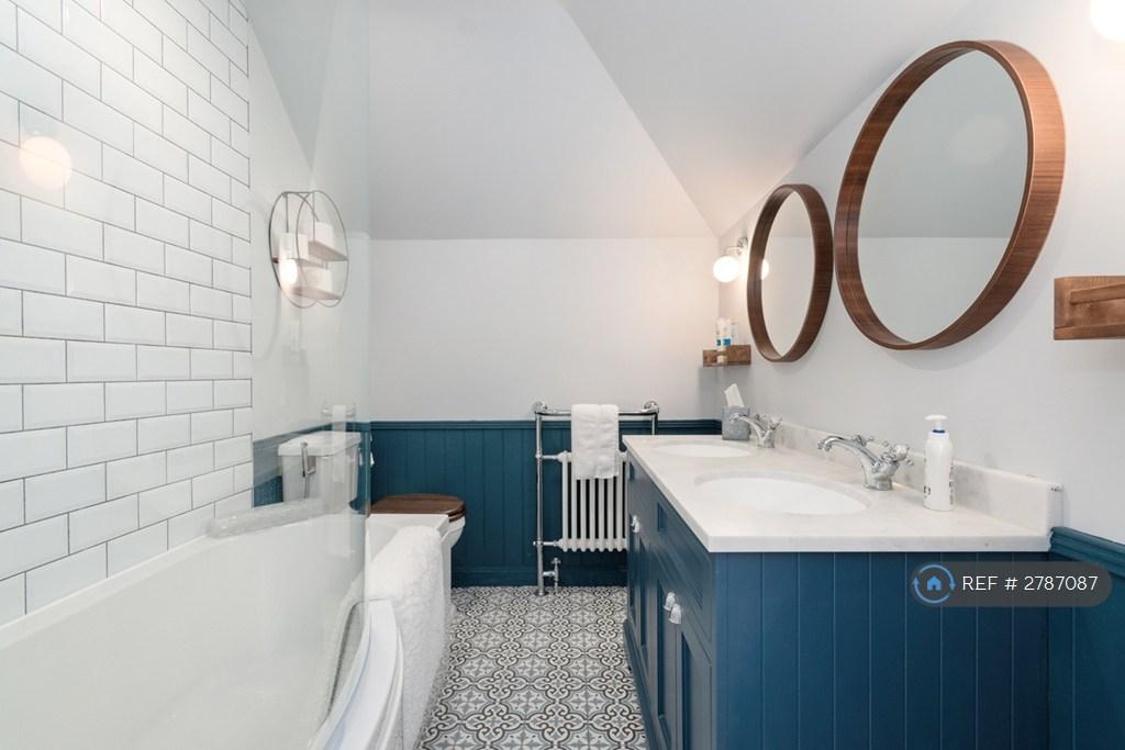 Ensuite Bathroom To Master Bedroom