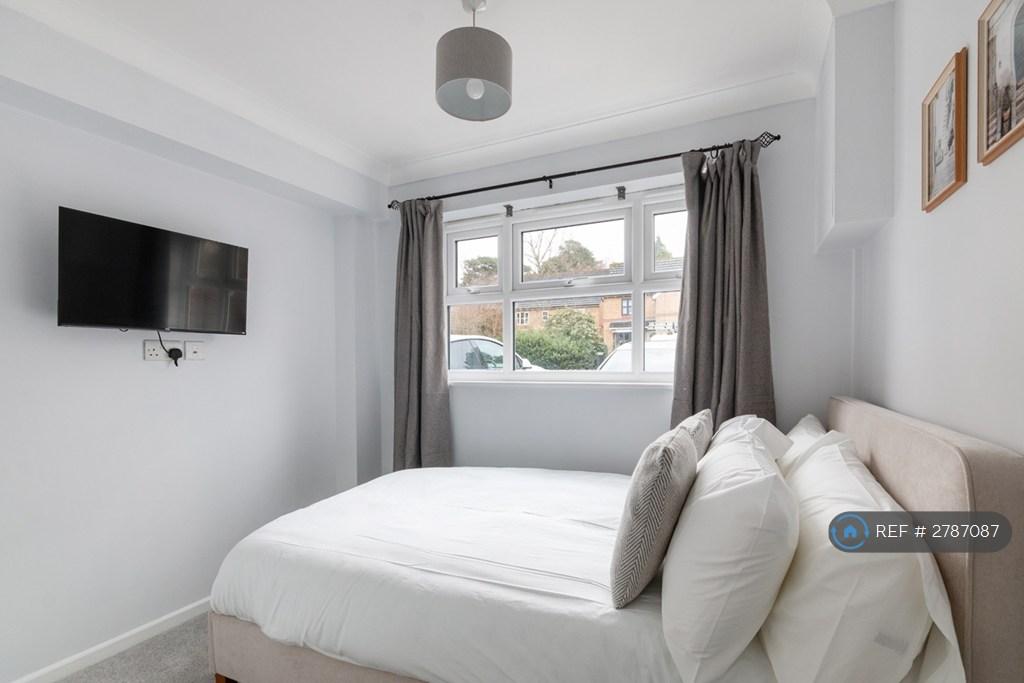 Bedroom 5 - Ground Floor, Small Double Bed