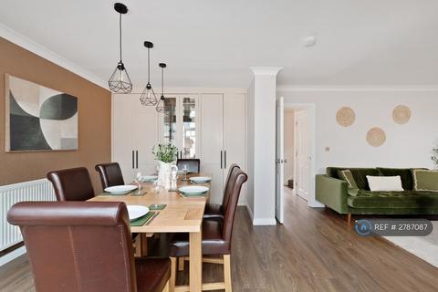 5 bedroom semi-detached house to rent, Lavender Road, Woking, GU22