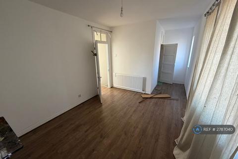 3 bedroom semi-detached house to rent, Greenwich, London, SE12