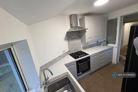 4 bedroom end of terrace house to rent, Priory Gardens, Dartford, DA1