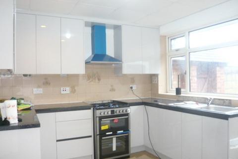 4 bedroom house to rent, Rochester Avenue, Feltham