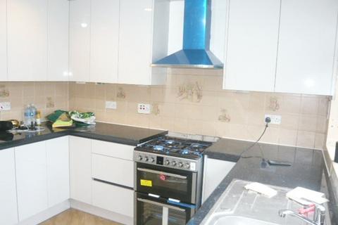 4 bedroom house to rent, Rochester Avenue, Feltham