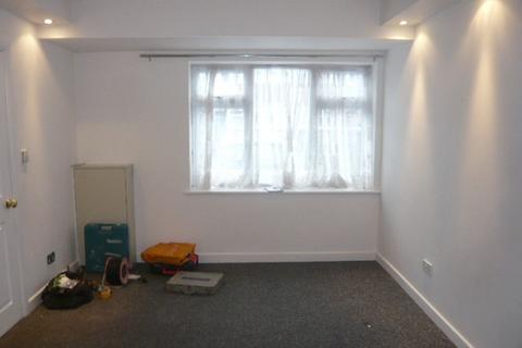 4 bedroom house to rent, Rochester Avenue, Feltham
