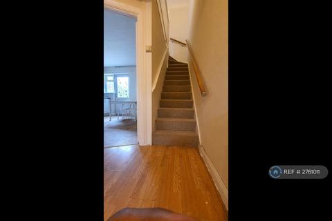4 bedroom terraced house to rent, Tudor Road, Hayes, UB3