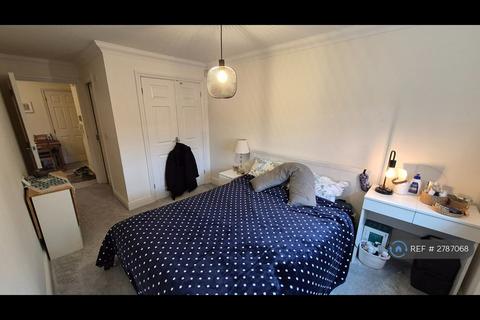2 bedroom flat to rent, Baddesley Road, Chandler's Ford, SO53