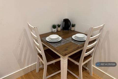 undefined, Luton, Luton, LU1