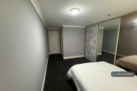 1 bedroom in a house share to rent, Ember Road, Slough, SL3