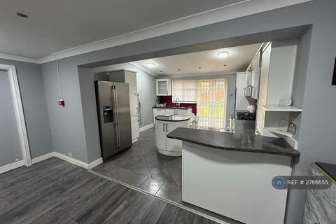 1 bedroom in a house share to rent, Ember Road, Slough, SL3