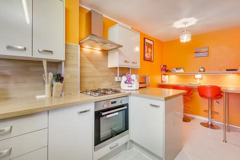 2 bedroom flat to rent, Badric Court, SW11