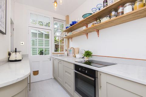 2 bedroom house to rent, Town Hall Road, SW11