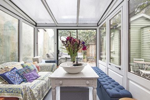 2 bedroom house to rent, Town Hall Road, SW11
