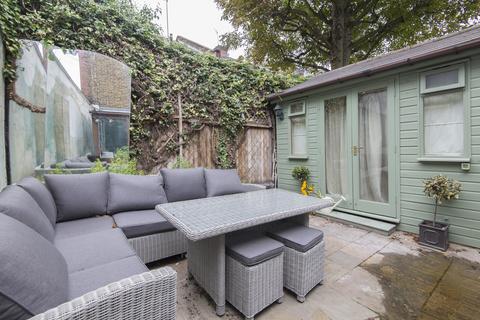 2 bedroom house to rent, Town Hall Road, SW11